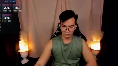 Snapshot of 000batman000 chatting on 02-13-25, 02:12 Bruce online show from 02-13-25, 02:12