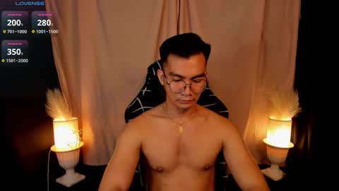 Snapshot of 000batman000 chatting on 02-19-25, 05:05 Bruce online show from 02-19-25, 05:05