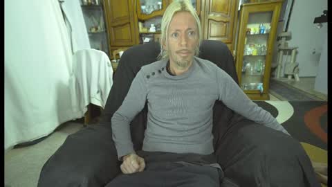 Snapshot of 00jeff31 chatting on 12-31-24, 09:28 jeff online show from 12-31-24, 09:28