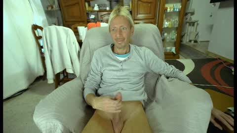 Snapshot of 00jeff31 chatting on 01-04-25, 04:00 jeff online show from 01-04-25, 04:00