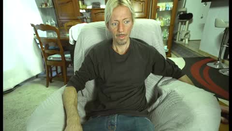 Snapshot of 00jeff31 chatting on 01-19-25, 03:10 jeff online show from 01-19-25, 03:10