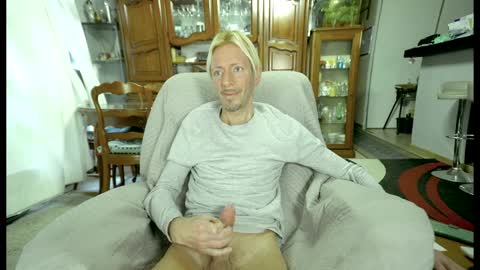 Snapshot of 00jeff31 chatting on 02-07-25, 08:33 jeff online show from 02-07-25, 08:33