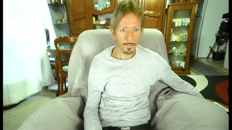 Snapshot of 00jeff31 chatting on 02-09-25, 07:49 jeff online show from 02-09-25, 07:49