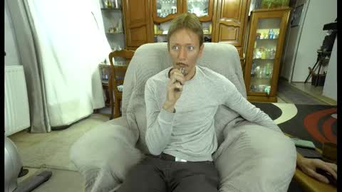 Snapshot of 00jeff31 chatting on 02-09-25, 04:29 jeff online show from 02-09-25, 04:29