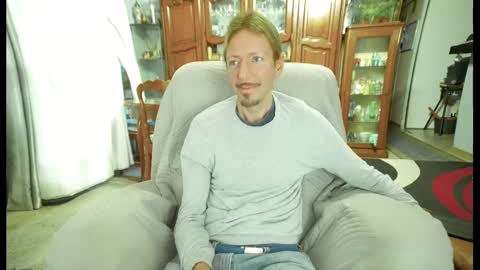 Snapshot of 00jeff31 chatting on 02-11-25, 07:12 jeff online show from 02-11-25, 07:12