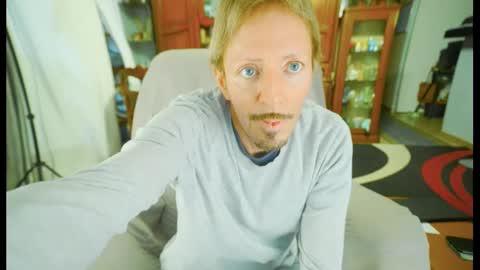 Snapshot of 00jeff31 chatting on 02-12-25, 04:00 jeff online show from 02-12-25, 04:00