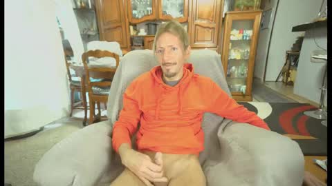 Snapshot of 00jeff31 chatting on 02-24-25, 09:43 jeff online show from 02-24-25, 09:43