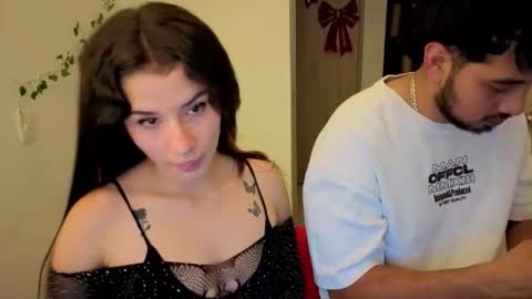 Snapshot of 0ne_of_0ne chatting on 12-04-25, 12:53 Steven e online show from 12-04-25, 12:53