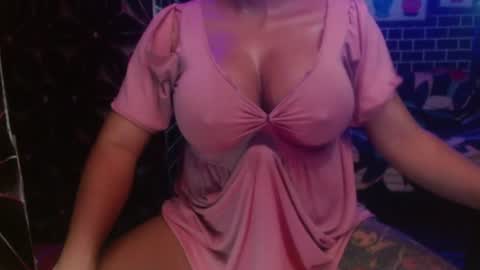 Snapshot of 11inchmonstercock4u chatting on 06-25-26, 02:00 i am trixie im Your Selfsucking Mistress online show from 06-25-26, 02:00