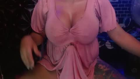 Snapshot of 11inchmonstercock4u chatting on 07-09-26, 02:26 i am trixie im Your Selfsucking Mistress online show from 07-09-26, 02:26