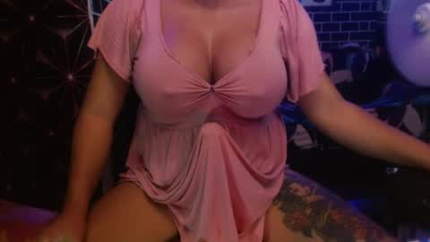 Snapshot of 11inchmonstercock4u chatting on 07-25-26, 02:53 i am trixie im Your Selfsucking Mistress online show from 07-25-26, 02:53