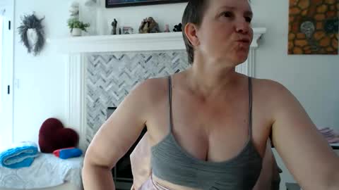 Snapshot of 11willowandjohn11 chatting on 06-04-26, 06:36 Aurora Willows online show from 06-04-26, 06:36
