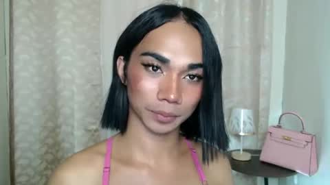 Snapshot of 18_nicole chatting on 11-04-25, 12:04 barbie online show from 11-04-25, 12:04