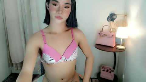 Snapshot of 18_nicole chatting on 11-06-25, 04:57 barbie online show from 11-06-25, 04:57