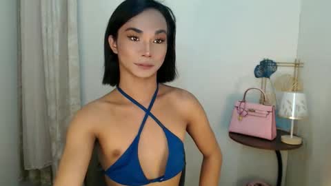 Snapshot of 18_nicole chatting on 11-14-25, 05:28 barbie online show from 11-14-25, 05:28