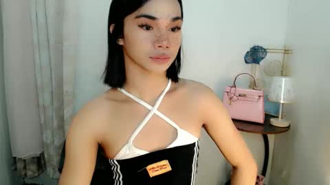 Snapshot of 18_nicole chatting on 11-17-25, 07:58 barbie online show from 11-17-25, 07:58