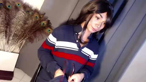 Snapshot of 18_nicole chatting on 02-11-26, 09:47 barbie online show from 02-11-26, 09:47