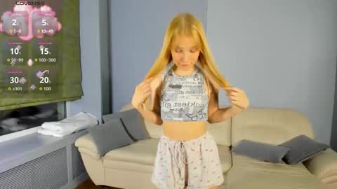 Snapshot of 18kira18 chatting on 10-03-25, 05:54 Kira online show from 10-03-25, 05:54