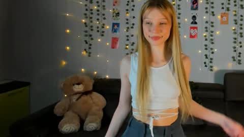 Snapshot of 18kira18 chatting on 03-14-26, 05:18 Kira online show from 03-14-26, 05:18