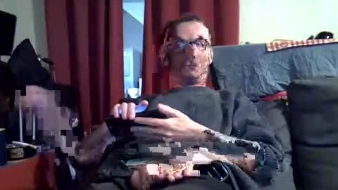 Snapshot of 18remy45 chatting on 05-17-26, 01:40 18remy45 online show from 05-17-26, 01:40
