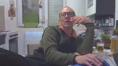 Snapshot of 1973man chatting on 01-07-26, 11:07 1973man online show from 01-07-26, 11:07