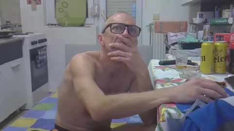 Snapshot of 1973man chatting on 01-09-26, 08:10 1973man online show from 01-09-26, 08:10