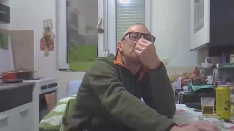 Snapshot of 1973man chatting on 01-11-26, 09:20 1973man online show from 01-11-26, 09:20