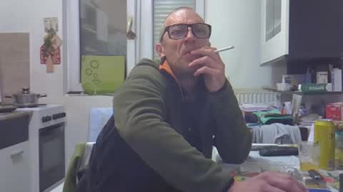 Snapshot of 1973man chatting on 01-12-26, 08:25 1973man online show from 01-12-26, 08:25