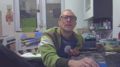 Snapshot of 1973man chatting on 01-18-26, 08:45 1973man online show from 01-18-26, 08:45