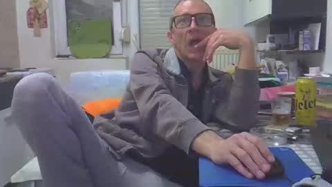 Snapshot of 1973man chatting on 02-15-26, 11:34 1973man online show from 02-15-26, 11:34