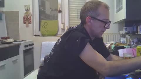 Snapshot of 1973man chatting on 02-16-26, 09:33 1973man online show from 02-16-26, 09:33