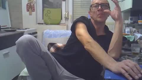 Snapshot of 1973man chatting on 02-18-26, 11:01 1973man online show from 02-18-26, 11:01