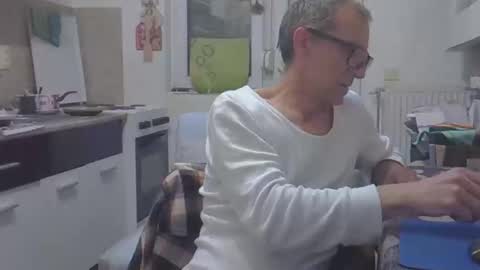 Snapshot of 1973man chatting on 03-04-26, 08:04 1973man online show from 03-04-26, 08:04