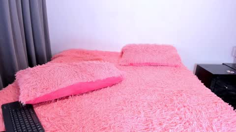 Snapshot of 1bonnie chatting on 01-28-25, 12:47 Hello soy bonnie online show from 01-28-25, 12:47