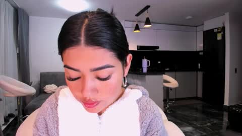 Snapshot of 1bonnie chatting on 09-12-25, 01:49 Hello soy bonnie online show from 09-12-25, 01:49