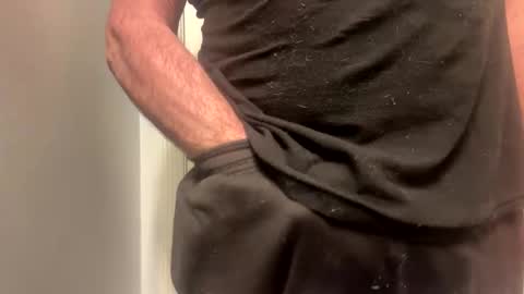 Snapshot of 1hunglo412 chatting on 02-17-26, 05:37 1hunglo412 online show from 02-17-26, 05:37