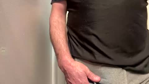 Snapshot of 1hunglo412 chatting on 02-20-26, 11:00 1hunglo412 online show from 02-20-26, 11:00