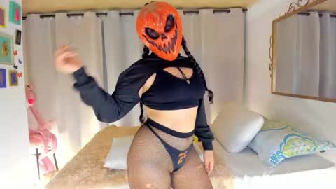 laiaa rivas online show from 10-19-25, 03:07