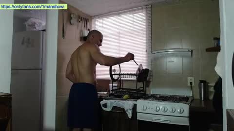 Snapshot of 1manshow11 chatting on 05-06-26, 10:04 1manshow11 online show from 05-06-26, 10:04