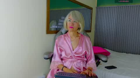 Miss Monserrate online show from 06-25-26, 01:48