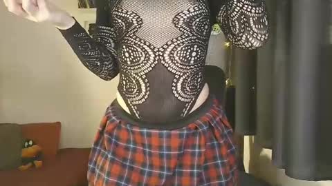 Snapshot of 1nonita chatting on 06-19-26, 05:28 Nonita online show from 06-19-26, 05:28