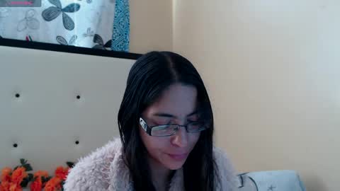 paola online show from 04-11-26, 07:18