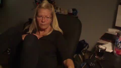 Susan online show from 12-28-24, 02:54