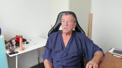 Henk online show from 12-15-24, 01:22