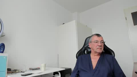 Henk online show from 02-04-25, 01:48