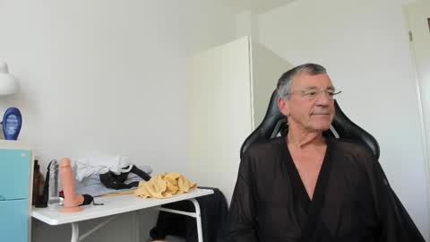 Henk online show from 10-19-25, 12:17