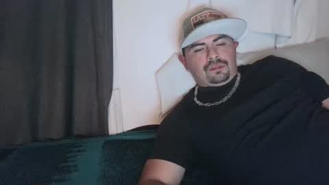 Snapshot of 210chulo chatting on 02-14-25, 02:28 210chulo online show from 02-14-25, 02:28