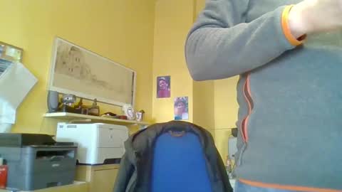 Snapshot of 22esserre chatting on 12-18-24, 10:40 22esserre online show from 12-18-24, 10:40