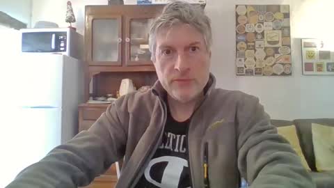Snapshot of 22esserre chatting on 03-05-25, 12:44 22esserre online show from 03-05-25, 12:44