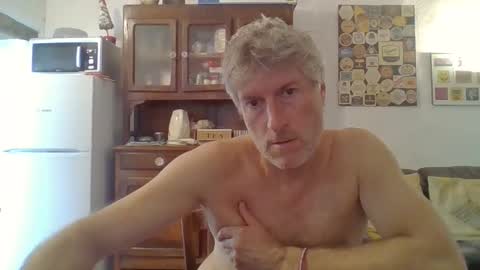 Snapshot of 22esserre chatting on 09-12-25, 01:44 22esserre online show from 09-12-25, 01:44